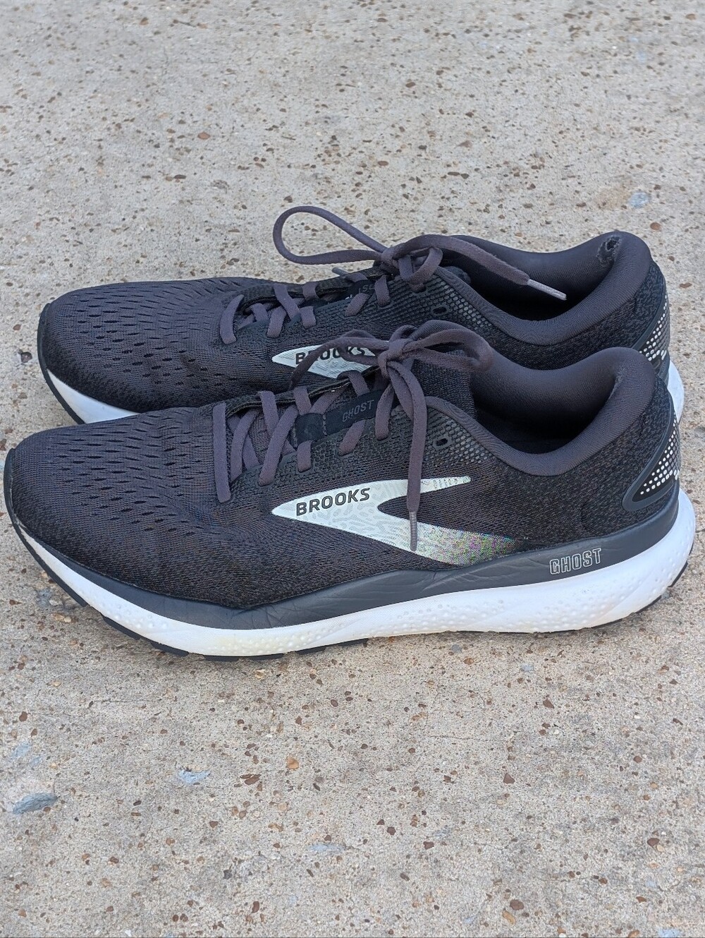 BROOKS GHOST 16 Mens Sz 11 2E Wide Black Gray White Athletic Running Shoes